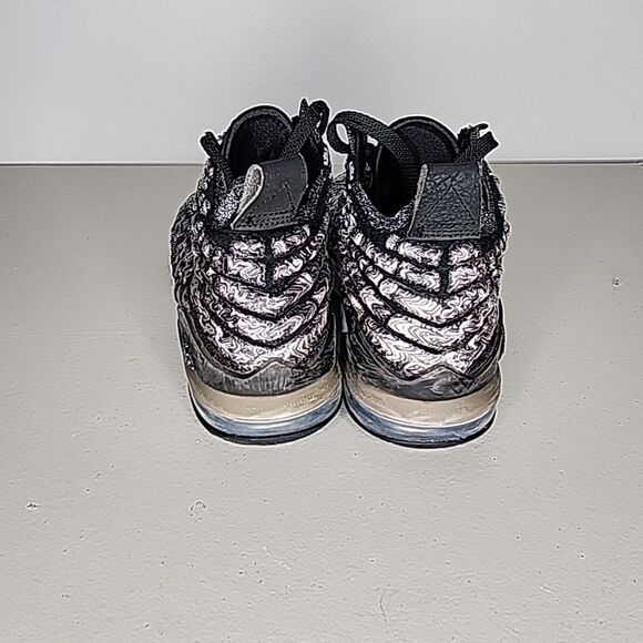 NIKE ZOOM LEBRON JAMES 17 "IN THE ARENA BIG KIDS OREO/BLACK-WHITE- Mr. B-b - Picture 4 of 7